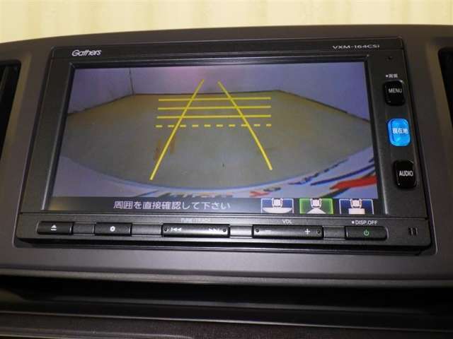 バックモニターも装備しております。バックギアに入れるとナビ画面に車の後方が映し出されます。これで後方確認も安心！