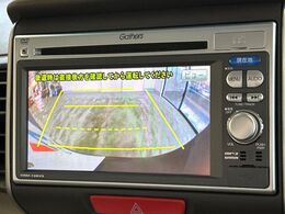 【バックカメラ】駐車時に後方がリアルタイム映像で確認できます。大型商業施設や立体駐車場での駐車時や、夜間のバック時に大活躍！運転スキルに関わらず、今や必須となった装備のひとつです！