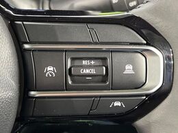 【アダプティブクルーズコントロール】高速道路での長距離走行が楽に！！自動で速度を保つクルーズコントロールが、衝突軽減システムと連携し、前方の車両を感知して車間を保つように速度調節してくれます！！