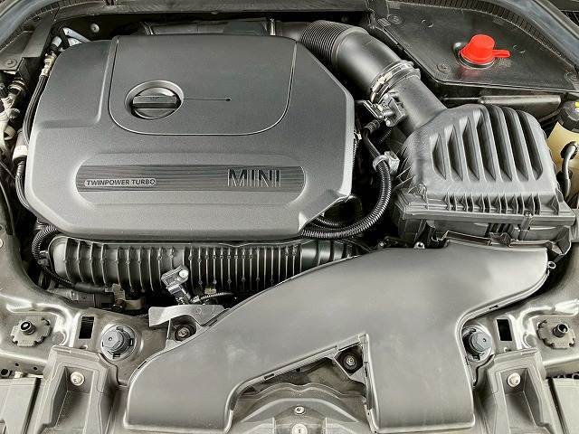 有償の修理保証「GS　WARRANTY」　をご用意。初年度登録13年未満10万km以下の輸入車まで加入でき、保証範囲も広く、輸入車238種類，無料ロードサービスも付いています。