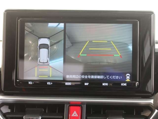 パノラミックビューモニター付きです。車両を上から見たような映像をモニター画面に表示。運転席からの目視では見にくい、車両周辺の状況をリアルタイムでしっかり確認できます。