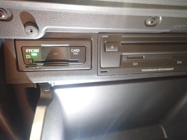 グローブBOX内にビルトインタイプETC(DSRC)、DVDCDプレーヤー、SDスロットを装備！！