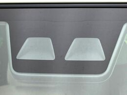 【スマートアシスト】走行中に前方の車両等を認識し、衝突しそうな時は警報とブレーキで衝突回避と被害軽減をアシスト。より安全にドライブをお楽しみいただけます。