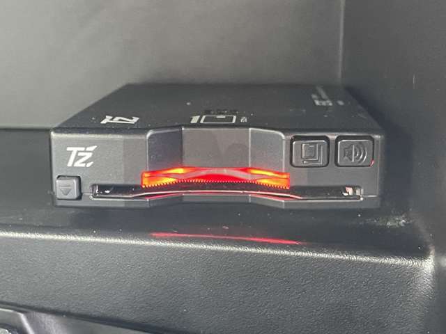 ◆【ETC】有料道路を利用する際に料金所で停止することなく通過できる、ETC車載器（ノンストップ自動料金収受システム機器）が装備されています。セットアップを行うことで利用可能になります。