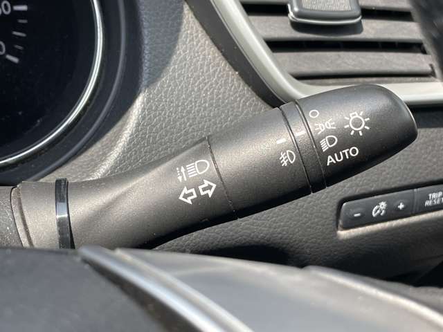 運転席操作部の画像です。店舗にて現車の確認もいただけますので、お電話で在庫のご確認の上是非ご来店くださいませ！！！ワクワクするクルマ選びをご提案します！