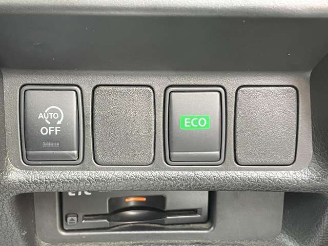 運転席操作部の画像です。店舗にて現車の確認もいただけますので、お電話で在庫のご確認の上是非ご来店くださいませ！！！ワクワクするクルマ選びをご提案します！