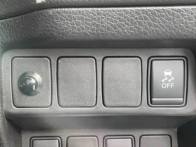 運転席操作部の画像です。店舗にて現車の確認もいただけますので、お電話で在庫のご確認の上是非ご来店くださいませ！！！ワクワクするクルマ選びをご提案します！