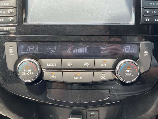 運転席操作部の画像です。店舗にて現車の確認もいただけますので、お電話で在庫のご確認の上是非ご来店くださいませ！！！ワクワクするクルマ選びをご提案します！