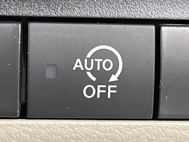 【アイドリングストップ】赤信号や渋滞で停車した際にエンジンを停止し、無駄な燃料の消費を抑えます。燃費向上や環境保護につなげる機能♪エンジンはブレーキを離せば再始動します。
