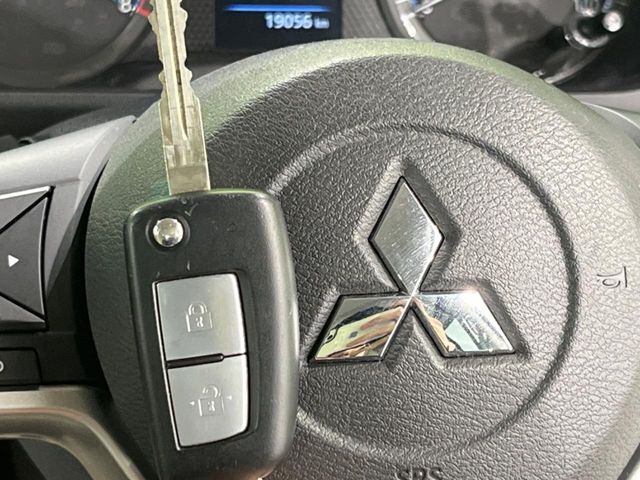【キーレス】少し離れた場所からでもボタン一つでドアの開錠・施錠ができるのでとっても便利！ドアの鍵穴周りに傷をつけることもありません♪