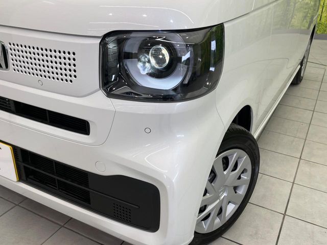 【LEDヘッドライト】悪天候や夜間走行時も良好な視界を確保し安心して運転できる高輝度LEDヘッドライトを装備！点灯速度が早く、消費電力も抑えられています。
