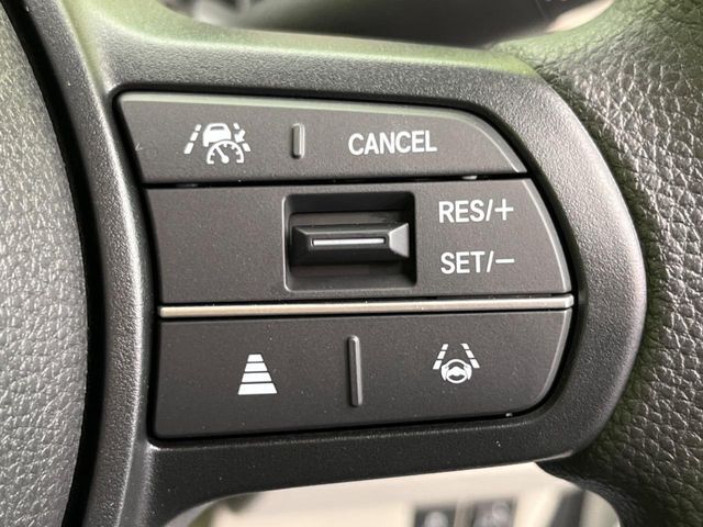 【アダプティブクルーズコントロール】高速道路での長距離走行が楽に！！自動で速度を保つクルーズコントロールが、衝突軽減システムと連携し、前方の車両を感知して車間を保つように速度調節してくれます！！