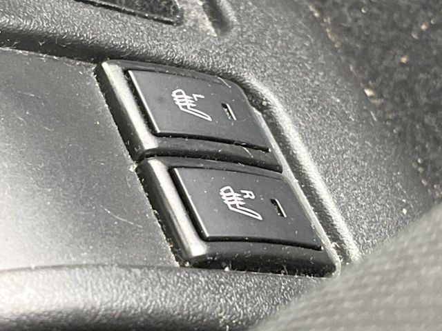 【シートヒーター】寒い日に重宝するシートヒーター！エアコンより早く温まってくれるので寒がりの人も安心ですね♪エアコンの温風は乾燥するから苦手、という方にもをおすすめです。