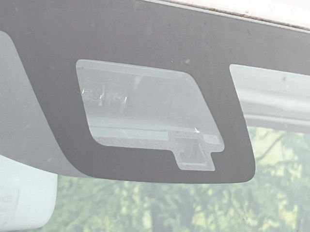 【スズキ　セーフティサポート】走行中に前方の車両等を認識し、衝突しそうな時は警報とブレーキで衝突回避と被害軽減をアシスト。より安全にドライブをお楽しみいただけます。
