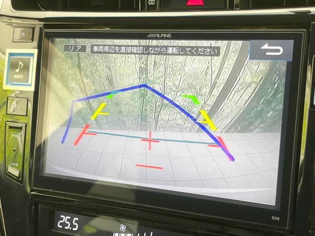 【バックカメラ】駐車時に後方がリアルタイム映像で確認できます。大型商業施設や立体駐車場での駐車時や、夜間のバック時に大活躍！運転スキルに関わらず、今や必須となった装備のひとつです！