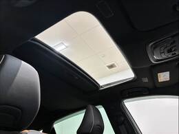 【サンルーフ】人気メーカーオプション。開放感溢れる車内を演出します☆