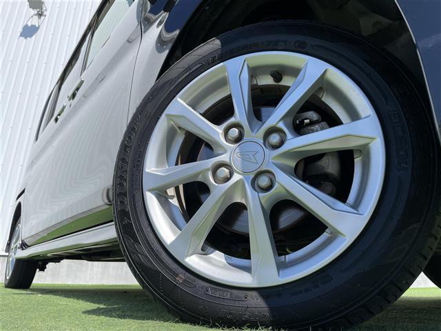 【運転席】座り心地が良いシートなので長時間の運転でも快適にお過ごしいただけます。新品のフロアマットのご注文も可能です。掲載箇所以外にご希望の写真がございましたらお気軽にお問い合わせ下さい。