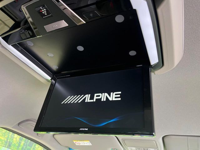 【ALPINE12.8型フリップダウン】大画面モニターで後席でもエンタメをお楽しみいただけます。家族や友人とお出かけする機会が多い方に大人気です♪