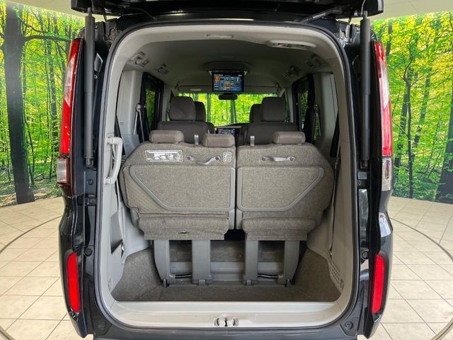 普段のお買い物や通勤、送迎等に十分な荷室スペースを確保しております。セカンドシートを倒すと、大きな荷物の積載も可能です♪