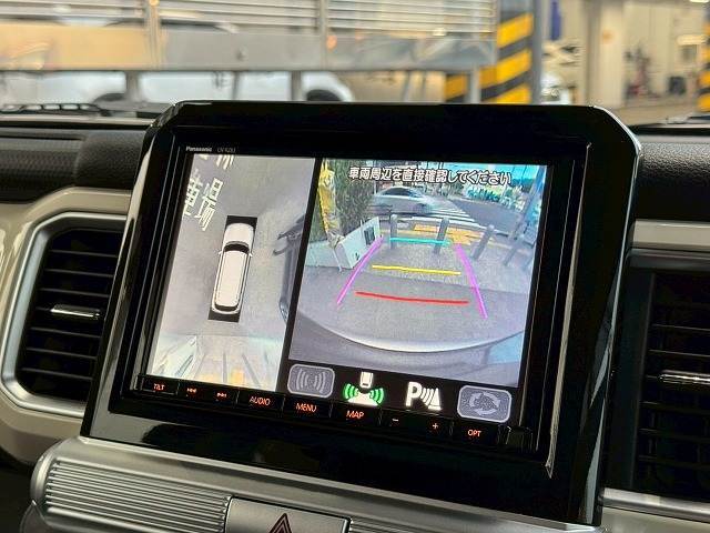 【パノラミックビューモニター】専用のカメラにより、上から見下ろしたような視点で360度クルマの周囲を確認することができます☆死角部分も確認しやすく、狭い場所での切り返しや駐車もスムーズに行えます。