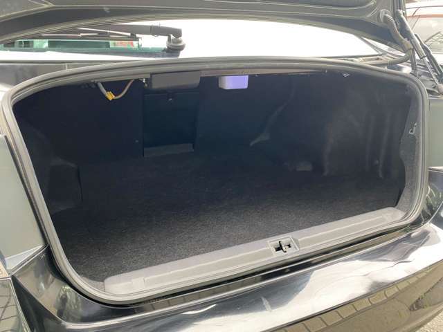 トランクルームも奥行きが有り収納力もございます♪トランクスルーも備わっており大きいものでも対応可能です♪