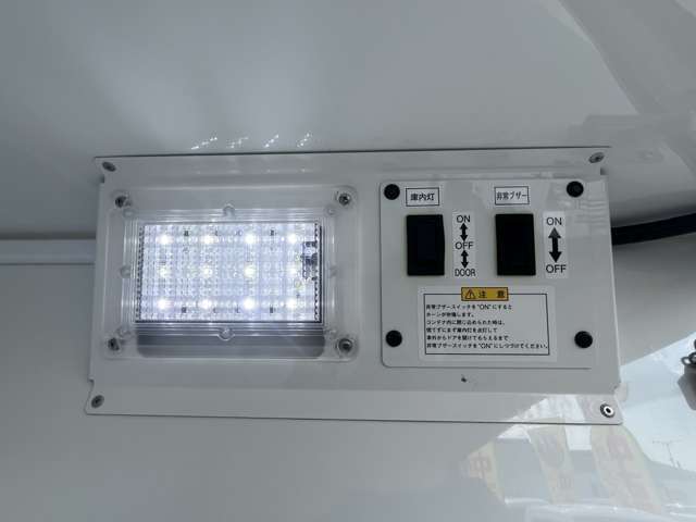 仕入れしたお車は整備メンテナンスはもちろん鈑金も自社にて行いますのでできるだけお安くご提供することが可能です！また車検のコバックを運営しており地方運輸局指定整備工場です。