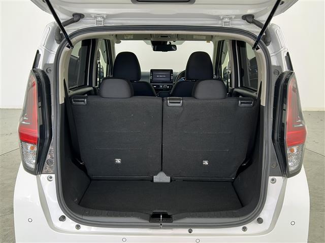 【トランク】積み込みやすくて、たっぷり積める荷室です。シートアレンジできるものは、乗車人数と荷物の量や大きさによってシートを動かすことができるので、より快適なドライブが可能です！