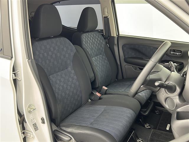 【運転席】座り心地が良いシートなので長時間の運転でも快適にお過ごしいただけます。新品のフロアマットのご注文も可能です。掲載箇所以外にご希望の写真がございましたらお気軽にお問い合わせ下さい。