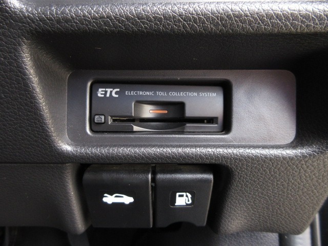 【ETC】便利なETC車載器も装備！高速道路の料金所もスムーズに通過できます。今や必須の装備ですね！お客様用にセットアップをしてのお渡しとなります！