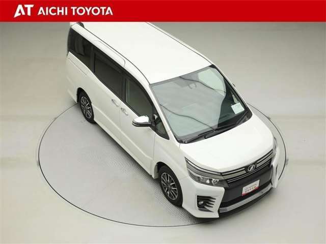 両側パワースライドドア付きだから、狭い駐車スペースなどでの乗り降りラクラク♪小さなお子さまのいるご家庭には嬉しい装備です。