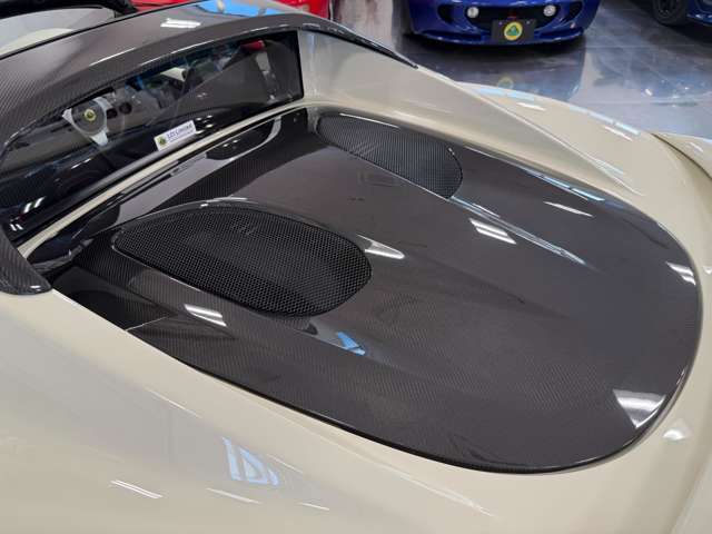 220SPRINTではカーボンパーツのが多く標準装備で装着されております。