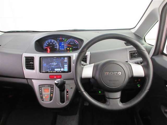 インパネはシンプルなデザイン。運転もしやすそう♪