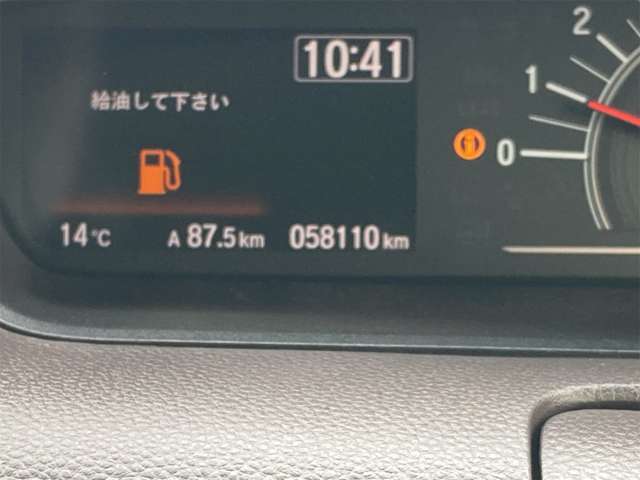 当店は最新鋭の設備を完備した大型工場併設店です☆車検・点検などオーナー様の信頼を得られるよう日々整備士達は努力を欠かしません。ハイブリッドに関する知識や診断機など確りご用意し安心をお届けします☆