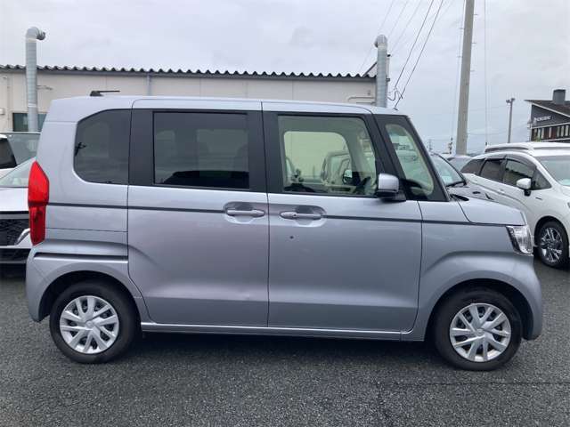 外部査定機関にて車両の鑑定を行っております。外部の第三者機関AISによる厳しい検査で車両を細かくチェックしております。安心して当店の車両をお選び下さい。「Re:HYBRID」は鑑定書の発行をしております。