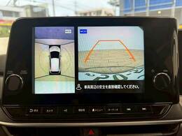 【アラウンドビューモニター】を装備しております。全周囲カメラで危険察知。狭い駐車場でも安心して駐車できますね。