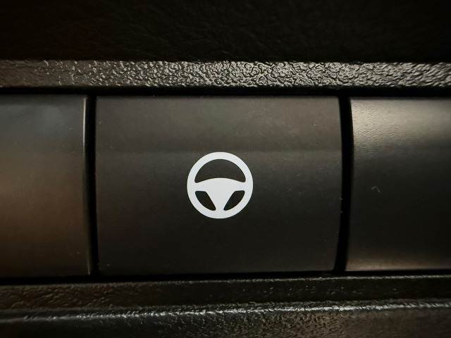 【プロパイロット】運転支援システムが搭載されております。全車速域追従式クルーズコントロールやレーンキープで長距離運転をアシスト。