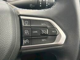【レーダークルーズコントロール】装備車両です。レーダーやカメラを使って前を走るクルマの状況を検知して速度を調整してくれます。遠距離ドライブの高速道路などでは大活躍で疲労軽減に役立ちます。