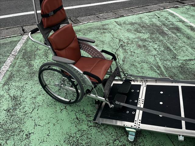 電動ウィンチ付き車いす用スロープ車。福祉車両販売15年の実績で安心です。何でもご相談ください。