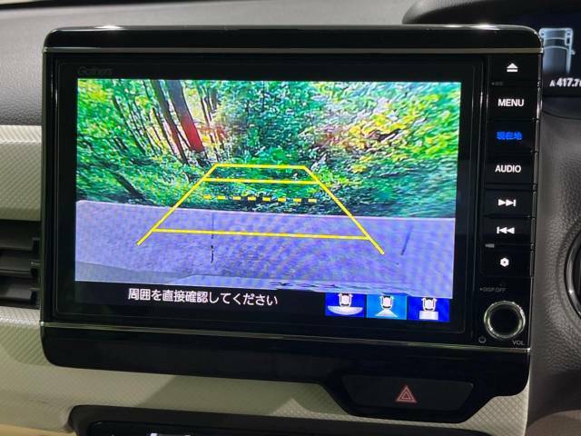 【バックカメラ】駐車時に後方がリアルタイム映像で確認できます。大型商業施設や立体駐車場での駐車時や、夜間のバック時に大活躍！運転スキルに関わらず、今や必須となった装備のひとつです！