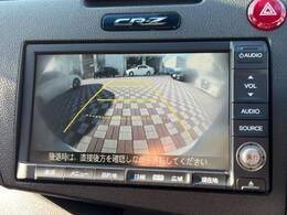 【バックカメラ】駐車時に後方がリアルタイム映像で確認できます。大型商業施設や立体駐車場での駐車時や、夜間のバック時に大活躍！運転スキルに関わらず、今や必須となった装備のひとつです！
