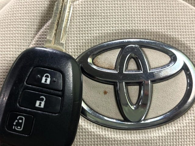 【キーレス】少し離れた場所からでもボタン一つでドアの開錠・施錠ができるのでとっても便利！ドアの鍵穴周りに傷をつけることもありません♪