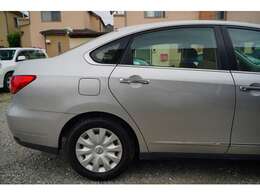 - タイヤ・ホイール - オプションでご希望のスタッドタイヤ・スタッドレス等への変更できます - お気軽にお申し付けください -