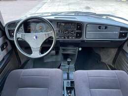 走行25000Km。ワンオーナー、全車検記録簿。内外装共に良好で目を見張るコンディションの個体です。車内に嫌なニオイもありません。