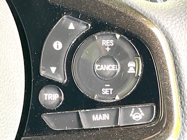 【アダプティブクルーズコントロール】高速道路での長距離走行が楽に！！自動で速度を保つクルーズコントロールが、衝突軽減システムと連携し、前方の車両を感知して車間を保つように速度調節してくれます！！