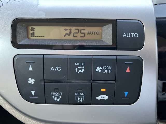 フルオートエアコン　温度設定をすれば自宅のエアコンのように車内の温度をコントロール