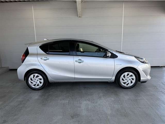 全車1年間の走行距離無制限のロングラン保証付きです。また、さらに安心をお求めの方には1年～2年の保証延長ができる「ロングランα保証」（有償）もお選びいただけます。