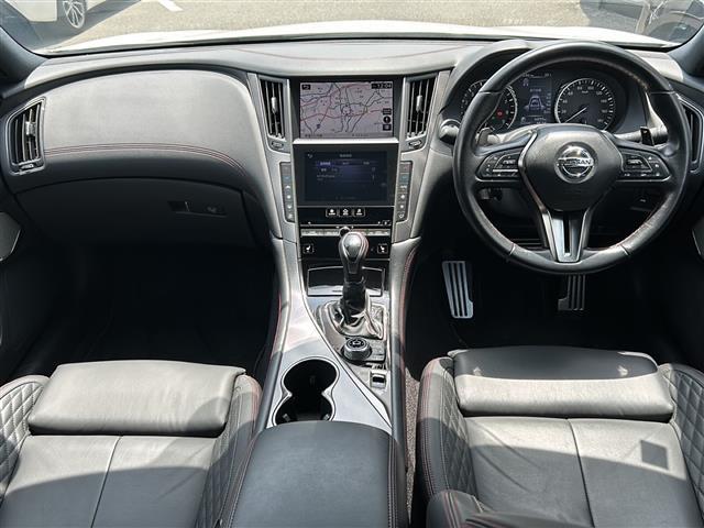 店舗にて現車の確認もいただけますので、お電話で在庫のご確認の上是非ご来店くださいませ。