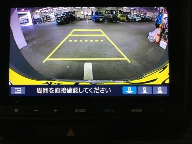 バックモニター付きで車庫入れもラクラク♪