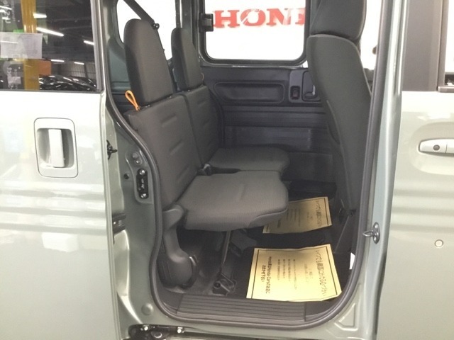 乗車人数や荷物の量、車内での過ごし方に合わせて、シートのレイアウトを変更できます。
