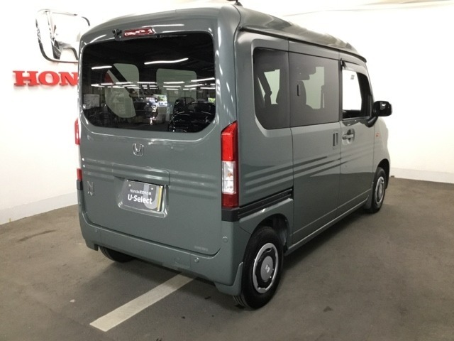 後ろ姿が、カッコイイのもホンダ車だからです。